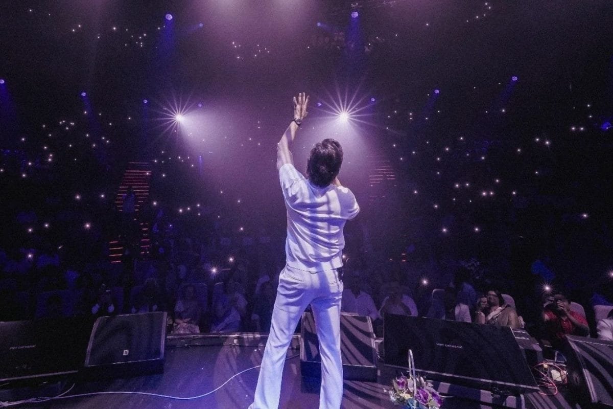 Born To A Music Director, This Bollywood Singer Sold Pens And Cable Connections To Support Livelihood