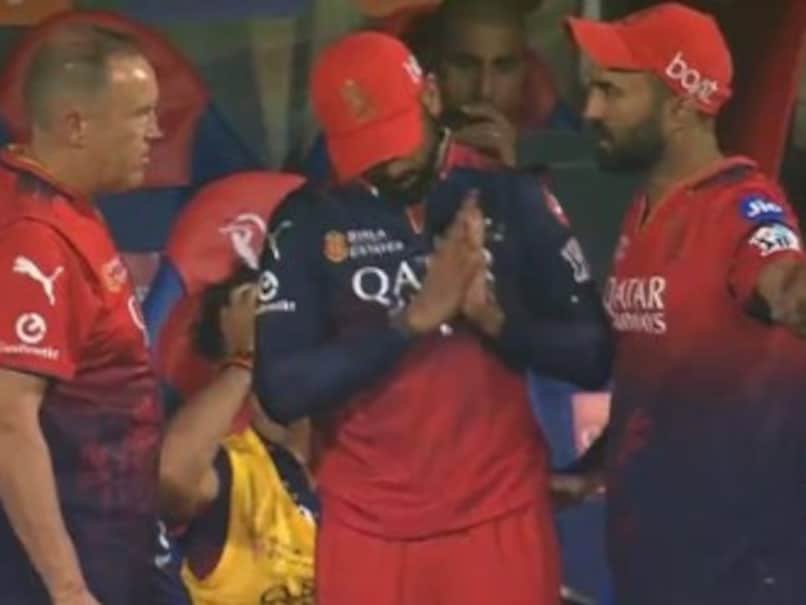 Folding Hands, Virat Kohli Rejects Dinesh Karthiks Advice. RCB Coach Later Says 