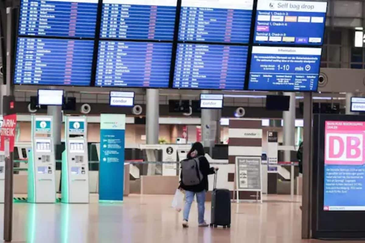 Kotak Mahindra Bank, IndiGo Relaunch Co-Branded Credit Cards With BluChip Travel Rewards