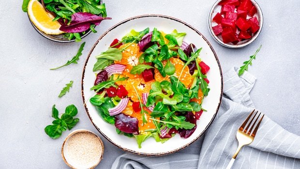 Want A Summer Glow? This 10-Minute Spinach-Orange Salad Is All You Need