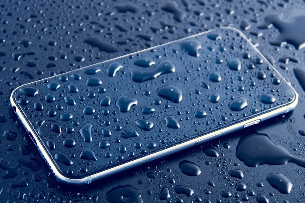 फोन की टेंशन छोड़ो, जमकर लो बारिश का मजा, जरूर जान लें 5 टिप्स