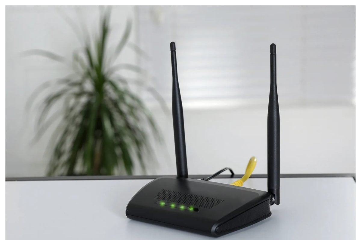 सोते समय WiFi चालू रखना चाहिए या बंद? जानिए क‍ितनी होती है ब‍िजली बचत
