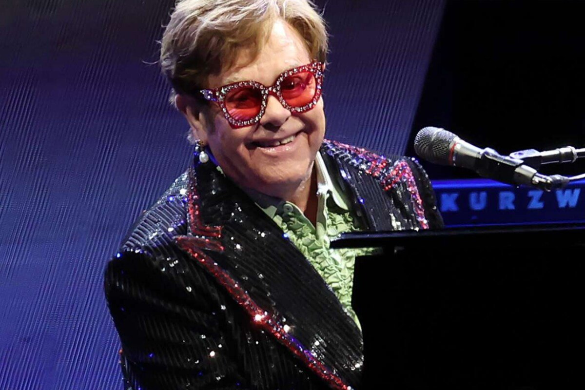 Elton John Performs On SNL For First Time Since 2011, Shares Stage With Brandi Carlile